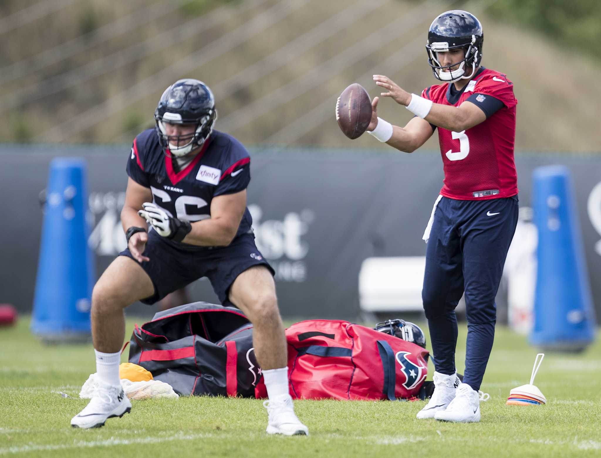 Cowboys' Zack Martin gives Texans' Nick Martin some brotherly advice