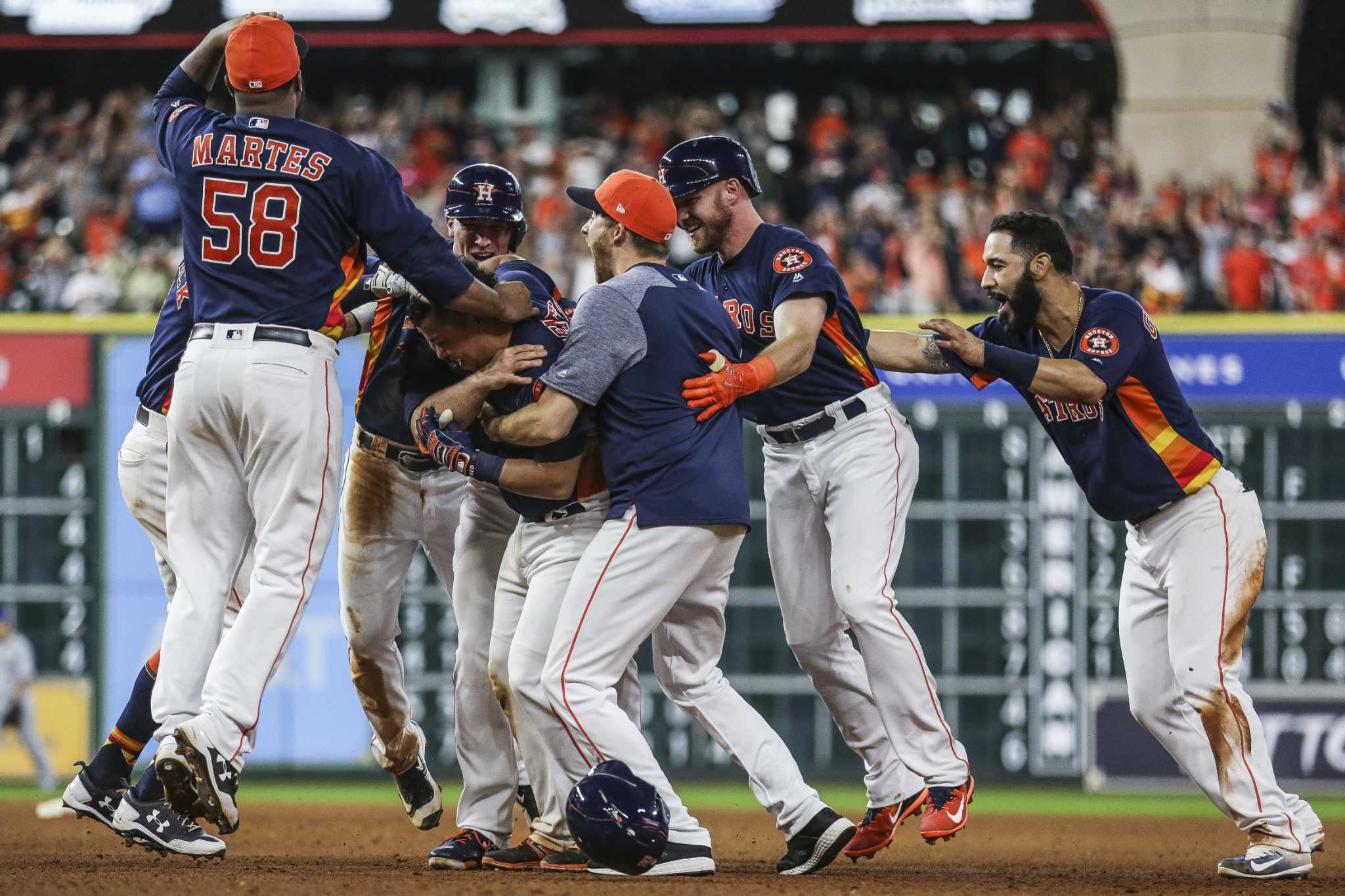 Astros Top Blue Jays With Four-run Rally In Ninth Inning