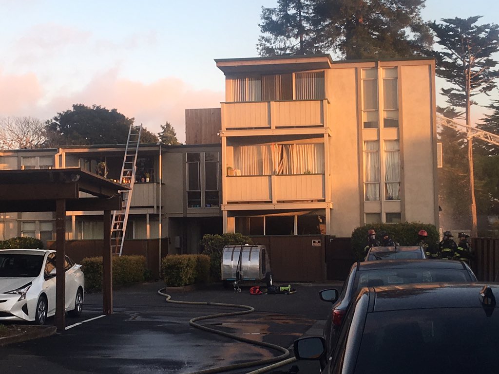 Berkeley firefighters contain blaze at apartment building
