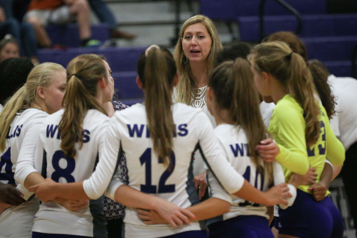 Willis head coach Megan Storms speaks with her team during the volleyball game against Lufkin on Monday, Aug. 7, 2017, at Willis High School. (Michael Minasi / Chronicle)
