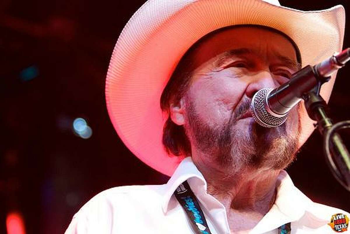 Johnny Bush dusted off a bunch of old songs for his new album. He plays the American Legion Hall in St. Hedwig on Saturday.