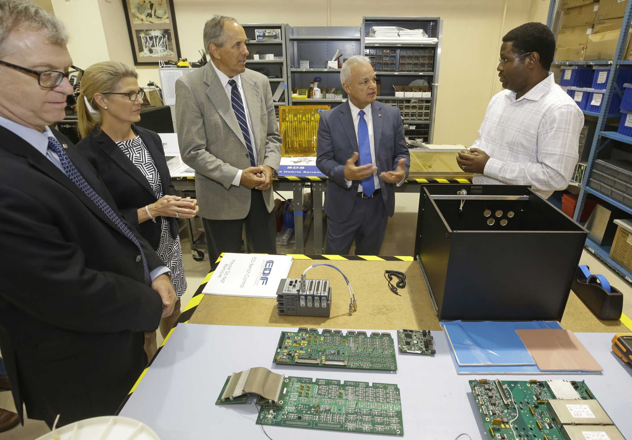 Jacobs engineers battle extraterrestrial challenges from Houston area