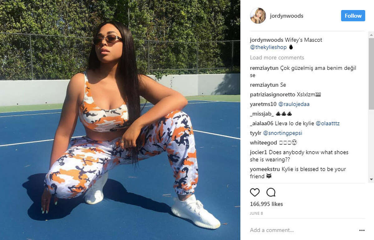 The latest photo trend — called the Rap Squat — makes people look like they're about to drop the hottest album of 2017 and is the summer's hottest pose. Photo: @jordynwoods Instagram