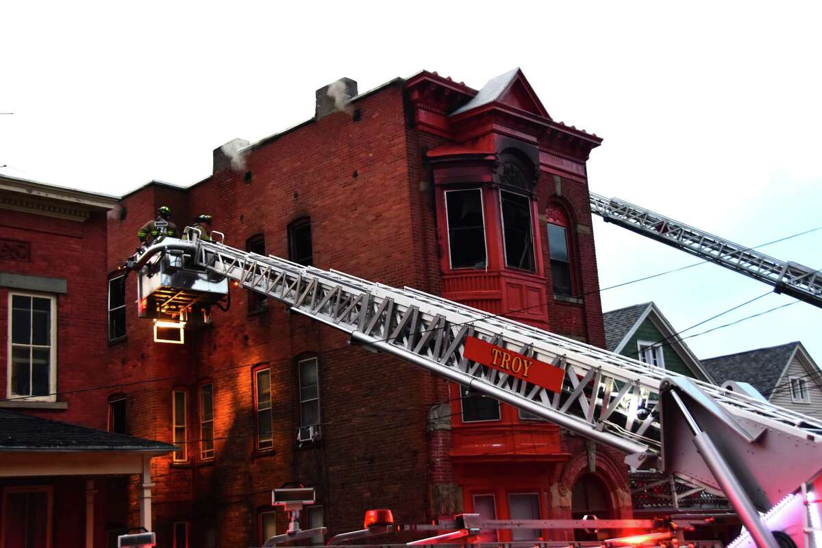 Troy fire displaces 3 families