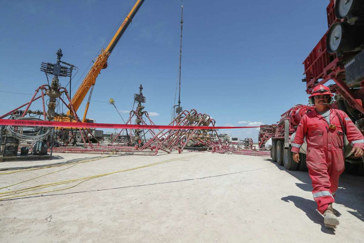 Noble Energy three wellhead fracking operation Monday, June 26, 2017, in Pecos. ( Steve Gonzales / Houston Chronicle )