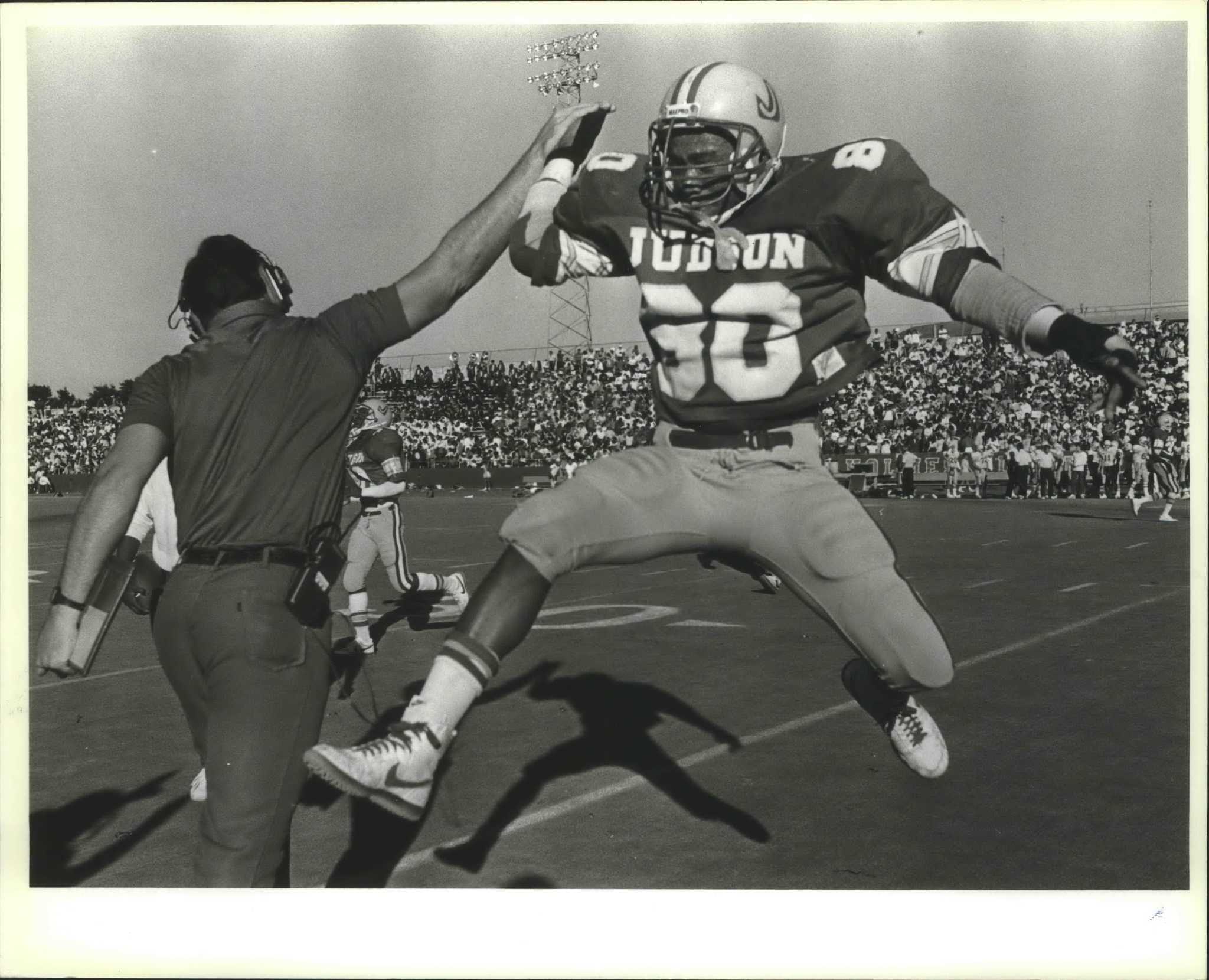 In Memory of Tommy Nobis 1943-2017 - Texas Sports Hall of Fame