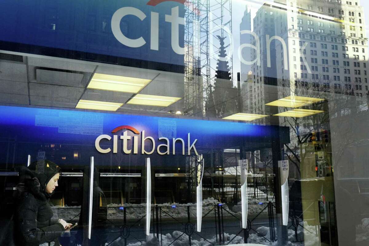 Fed approves dividend, buyback plans of all 34 biggest banks