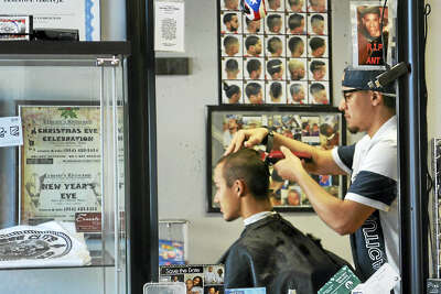 Middletown Barber 25 Cuts Hair Of Nfl Stars And Mentors Young Men