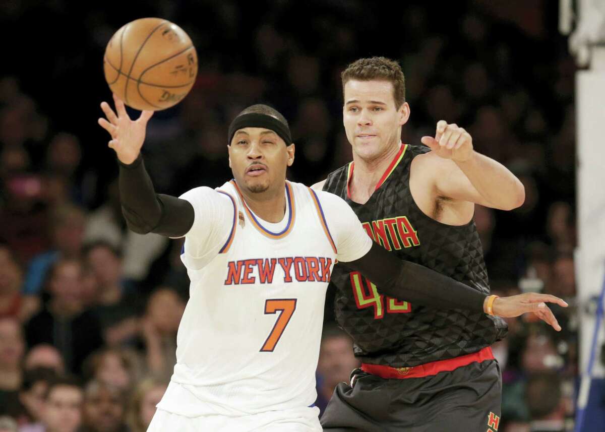 Atlanta Hawks’ Kris Humphries, right, defends New York Knicks’ Carmelo Anthony during the second half of the NBA basketball game on Jan. 16, 2017 in New York. The Hawks defeated the Knicks 108-107.