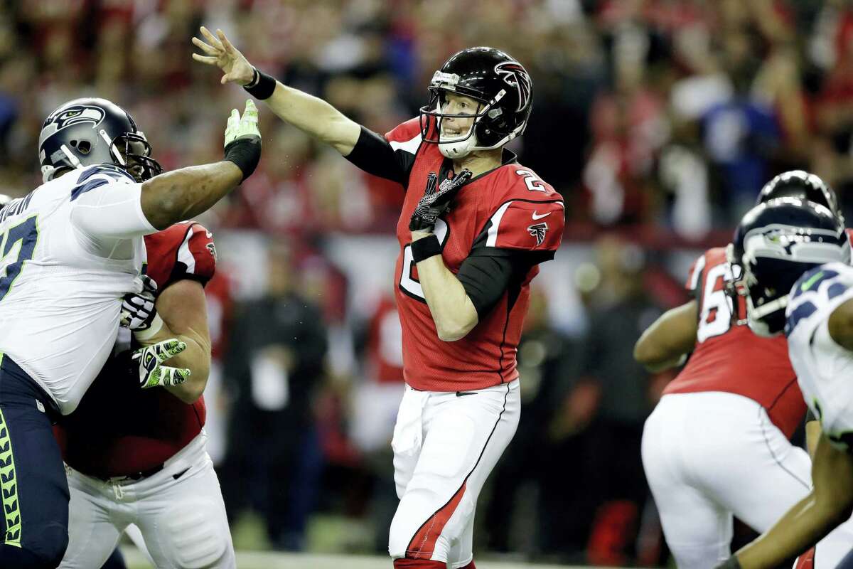 Falcons quarterback Matt Ryan (2) works against the Seahawks during the first half Saturday.