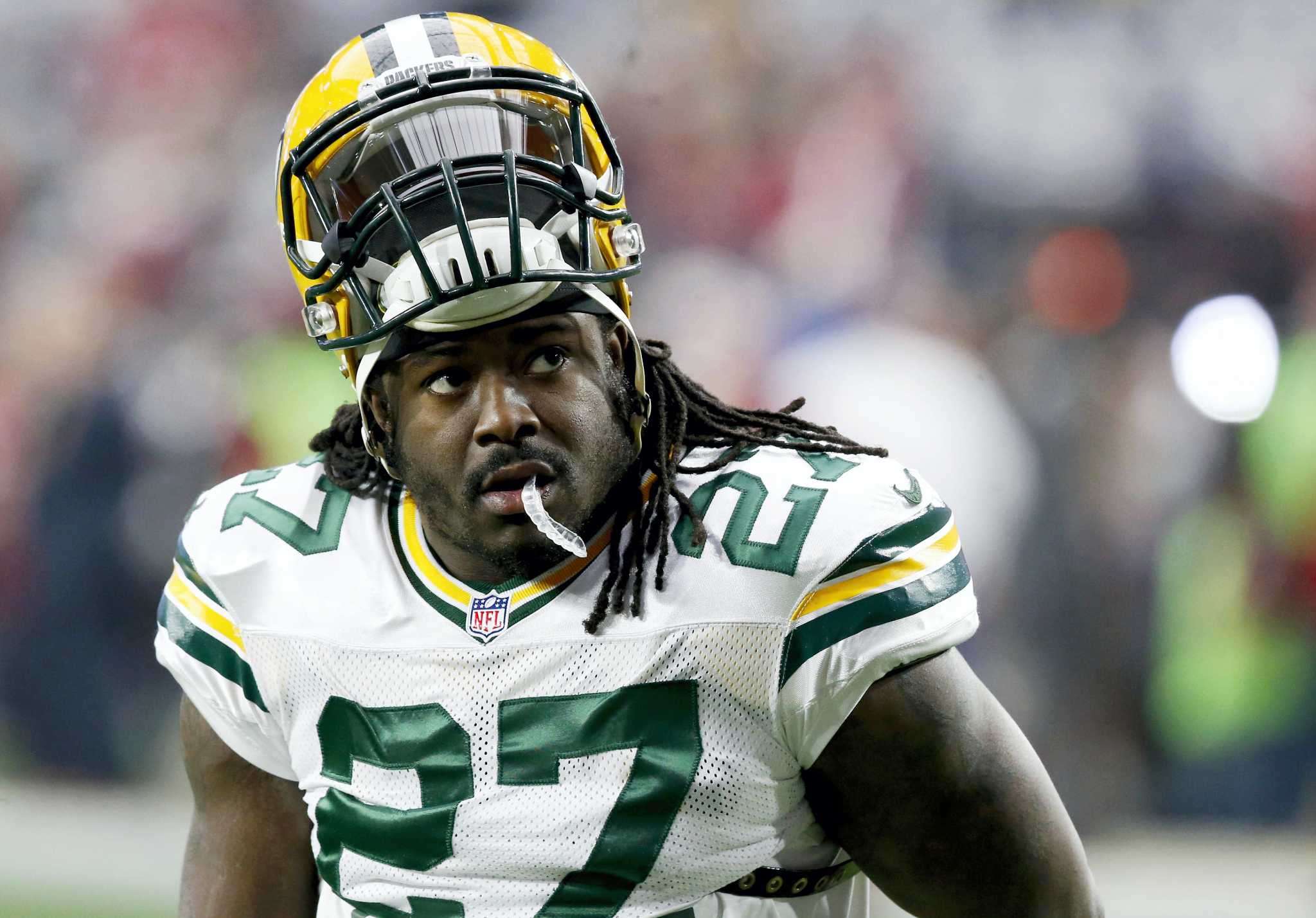 Seattle Seahawks Eddie Lacy's garage sale draws huge crowd 