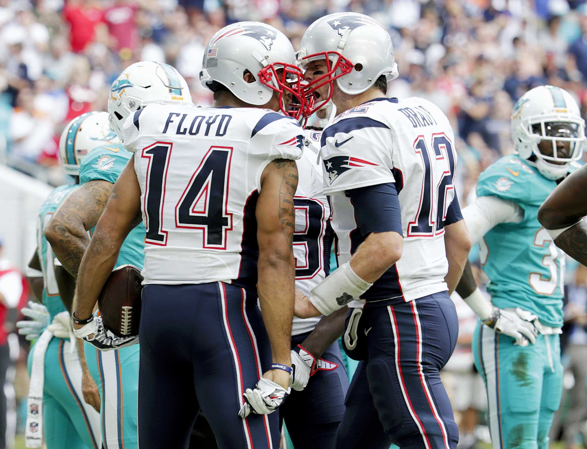 Brady throws for 3 scores to help Pats beat Miami 35-14