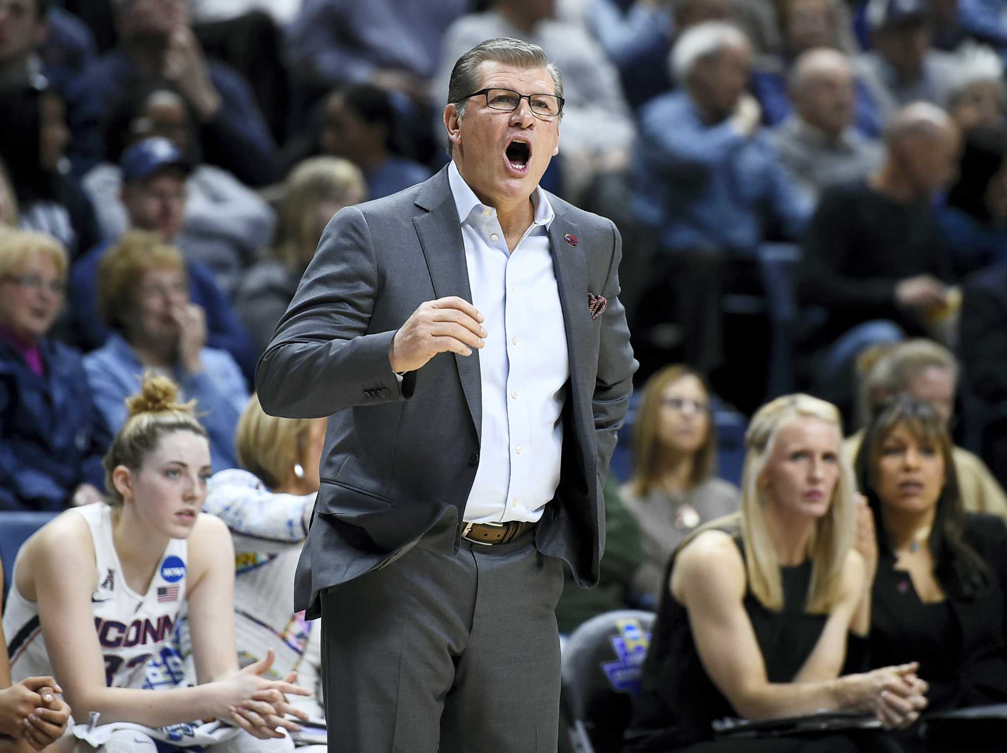 Honors roll in for Geno Auriemma, UConn women's basketball players