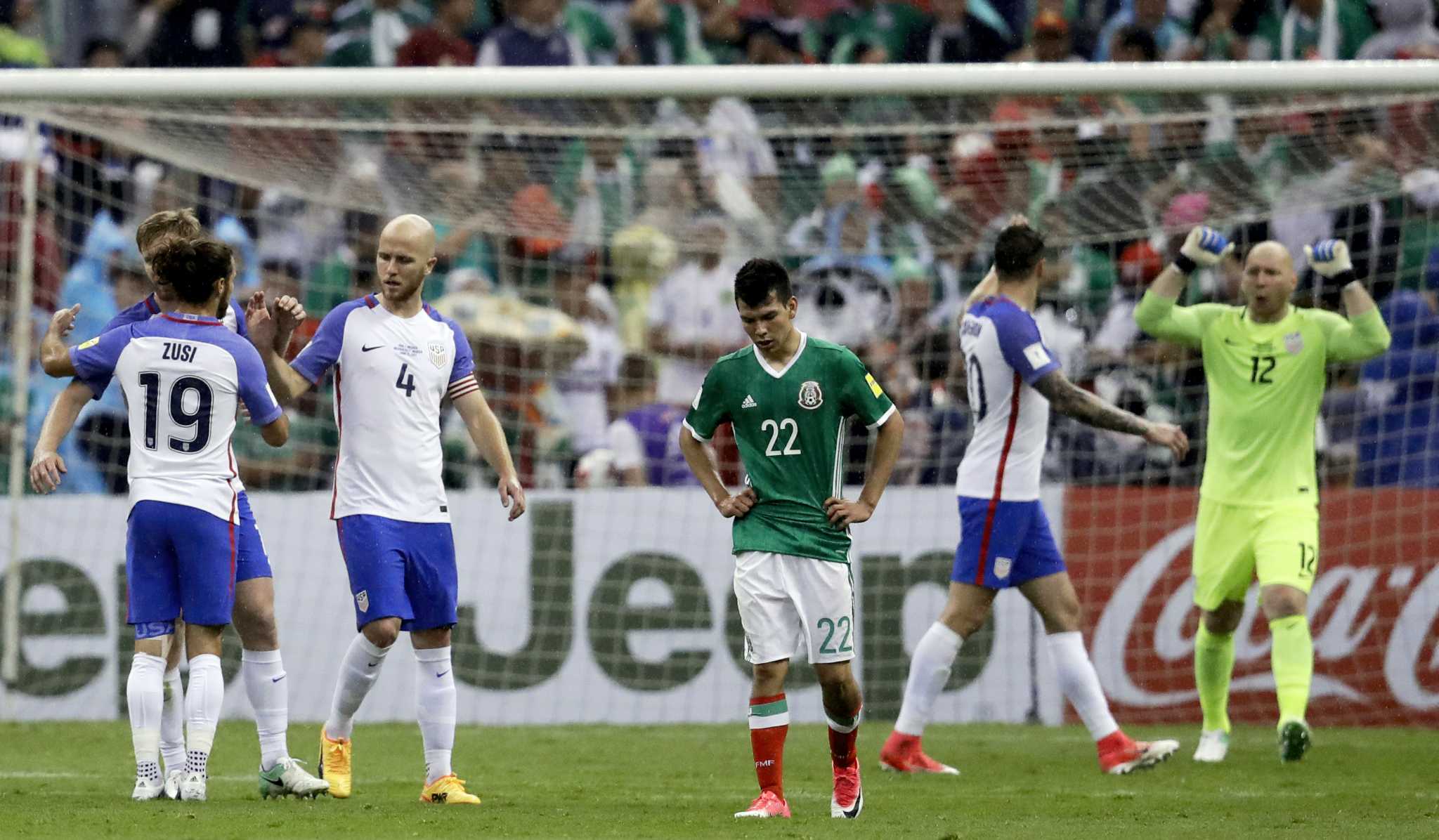 Michael Bradley’s stunning early goal helps US tie Mexico at Azteca