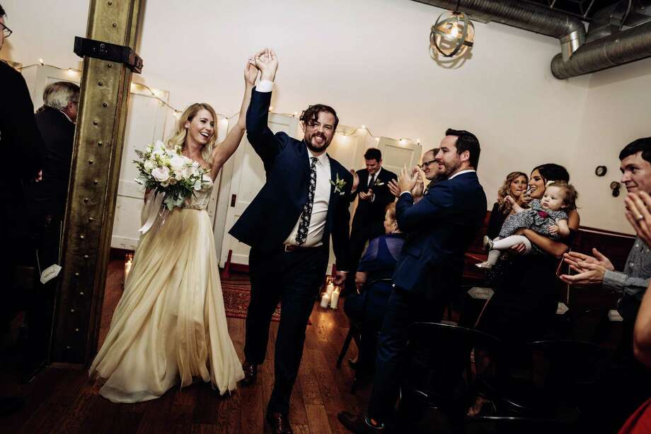 9 Tips For Selling Or Buying A Used Wedding Dress Online The