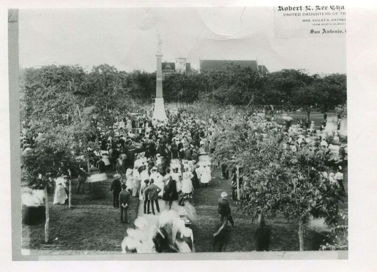 Hundreds of San Antonians turned out for the unveiling of the 40-foot tall Confederate monument at Travis Park on April 28, 1900.