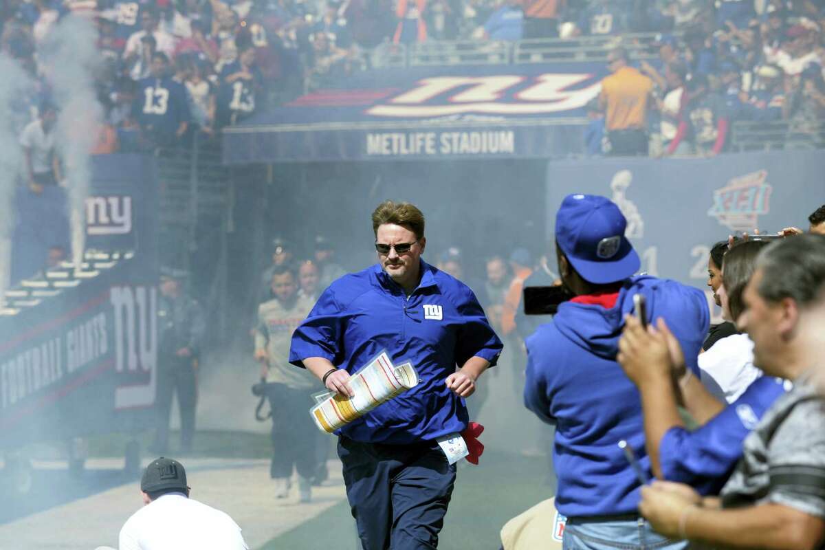 New York Giants head coach Ben McAdoo takes the field to start the first half of an NFL football game against the Washington Redskins Sunday, Sept. 25, 2016, in East Rutherford, N.J. (AP Photo/Bill Kostroun)