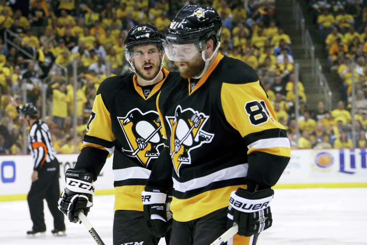 Pittsburgh Penguins’ Sidney Crosby (87) and Phil Kessel (81) prepare for a face-off during the second period of Game 7 of the Stanley Cup Eastern Conference finals against the Tampa Bay Lightning Thursday in Pittsburgh. The Penguins won 2-1.