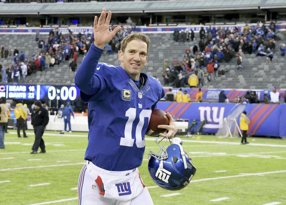 New York Giants quarterback Eli Manning waves to fans.