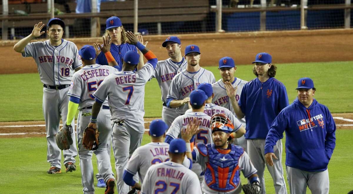Mets players celebrate after they beat the Marlins in Miami on Sunday.