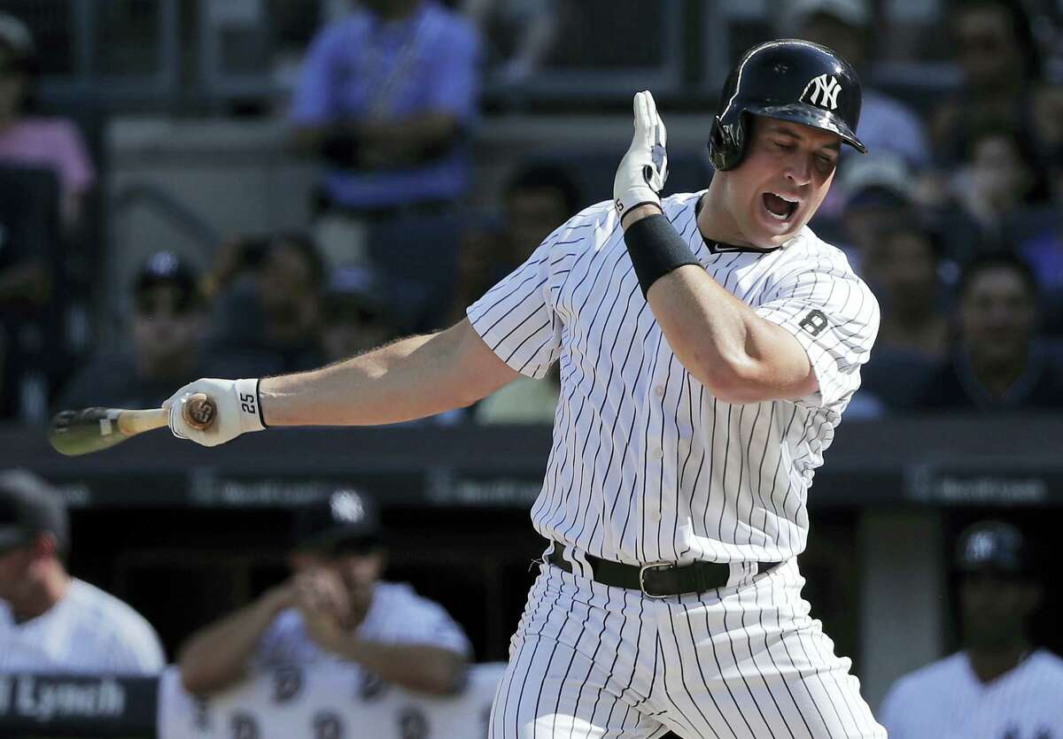 Mark Teixeira reacts after striking out during the second inning against the Giants on Saturday.