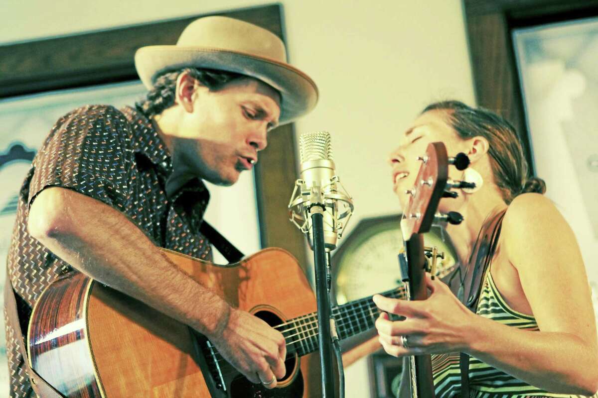 The Honey Dewdrops, a husband-and-wife duo, will perform at Acoustic Music in Guilford tonight.