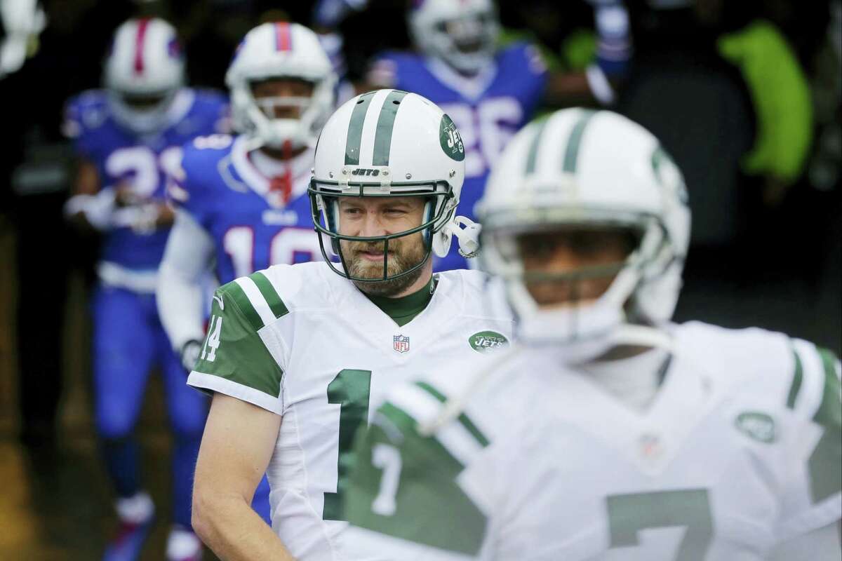 New York Jets general manager Mike Maccagnan says the team remains focused on trying to re-sign quarterback Ryan Fitzpatrick, although it also has contingency plans.