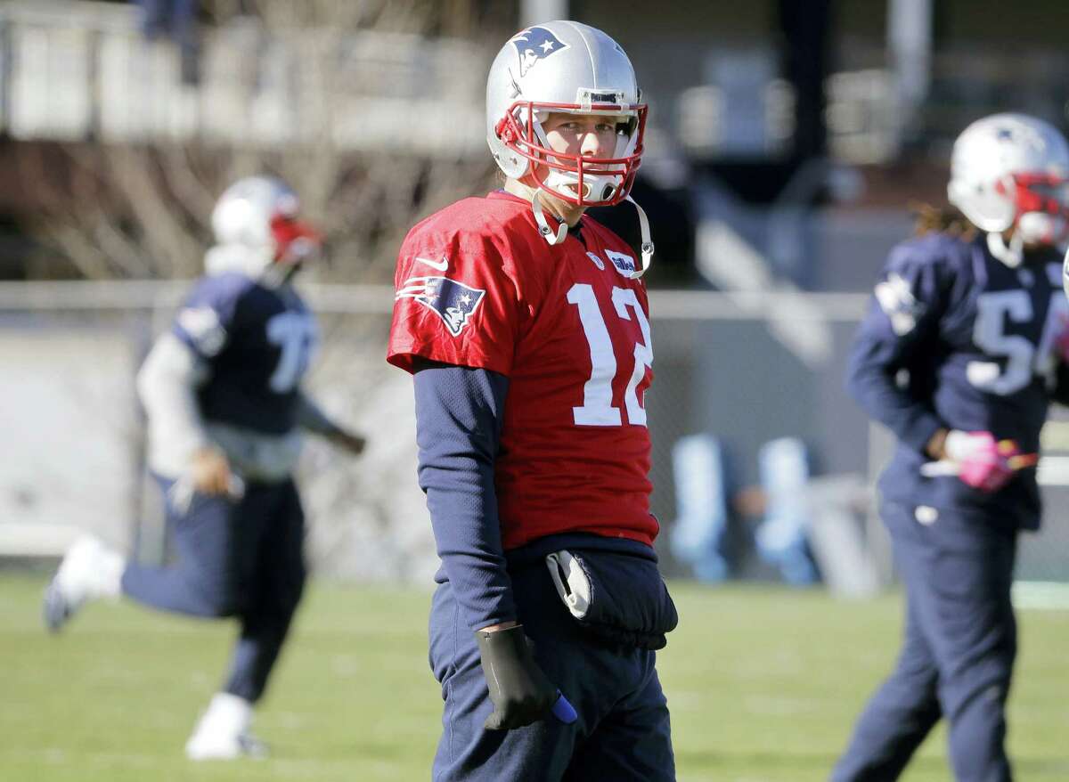 The Register’s Dan Nowak is counting on Tom Brady and the Patriots to take care of business at home on Saturday and blow out the Chiefs.