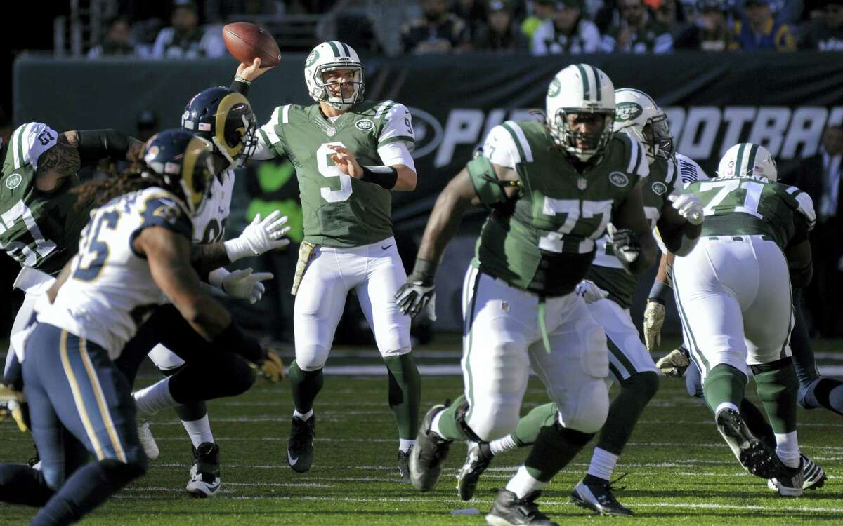 New York Jets quarterback Bryce Petty (9) throws against the Los Angeles Rams during the second quarter Sunday in East Rutherford, N.J.
