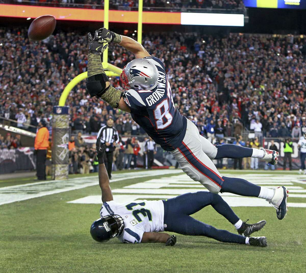 New England Patriots tight end Rob Gronkowski (87) can’t catch a pass in the end zone over Seattle Seahawks safety Kam Chancellor (31) at the end of an NFL football game on Sunday, Nov. 13, 2016 in Foxborough, Mass.