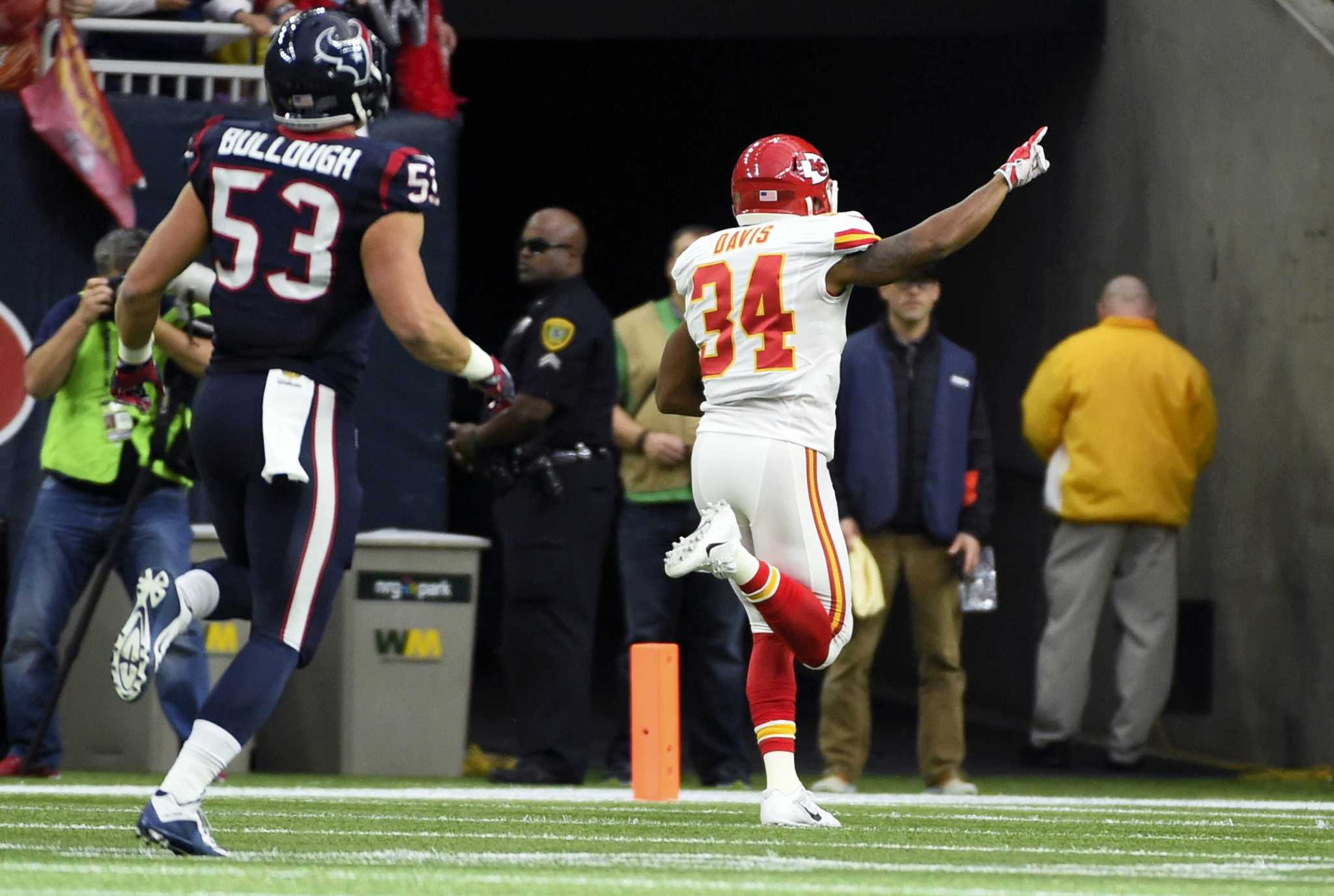 Chiefs beat Texans 30-0 for first playoff win since 1994