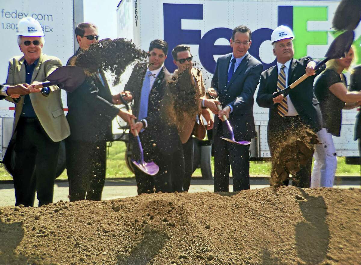 fedex-breaks-ground-on-new-middletown-hub-slated-for-2018-opening