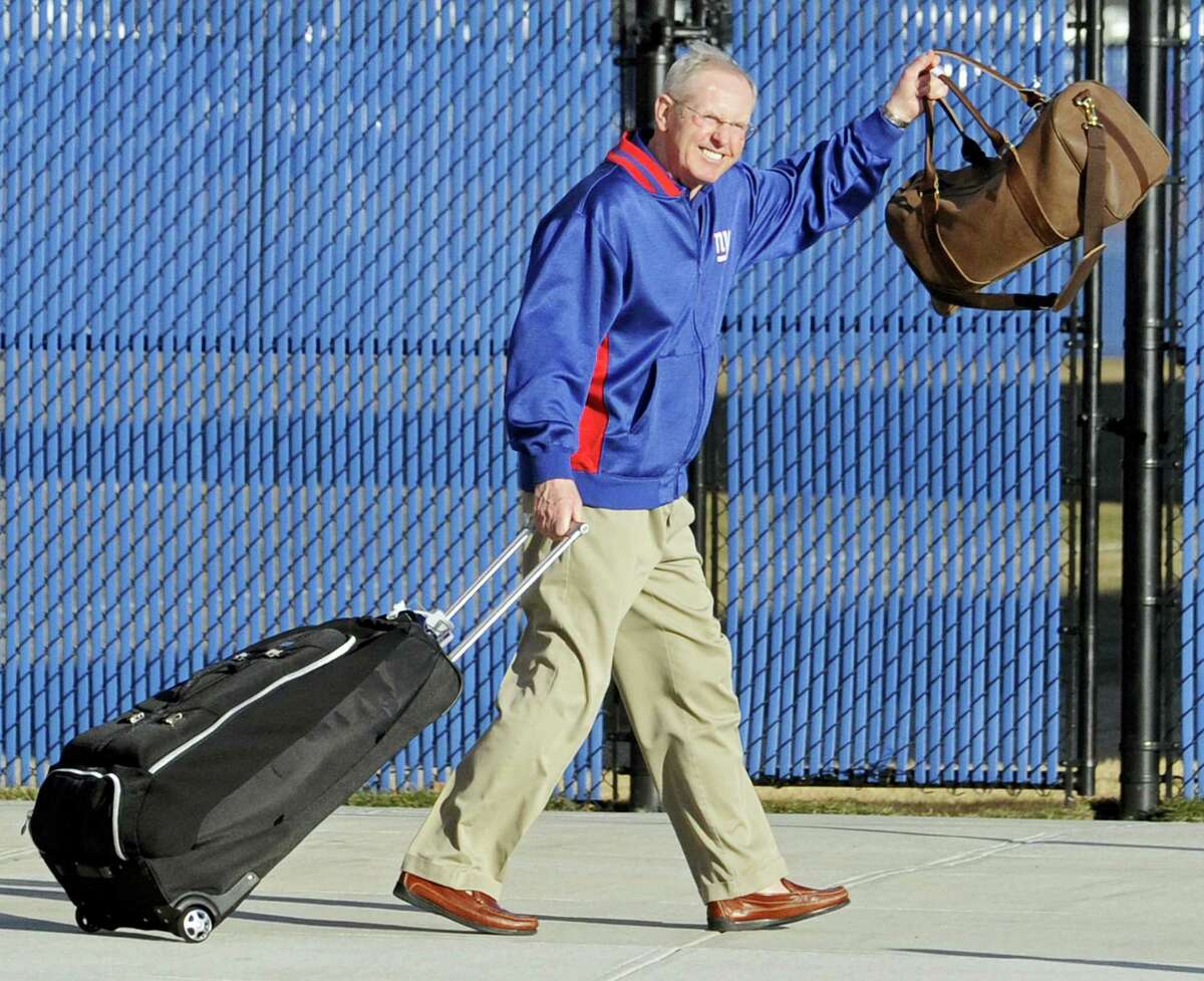 Tom Coughlin, who returned the Giants to NFL prominence by winning two Super Bowls, resigned on Monday after missing the playoffs for the fourth consecutive year.