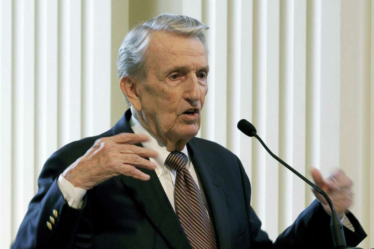 In this photo taken Sept. 18, 2013, Former Arkansas Sen. Dale Bumpers speaks in Little Rock, Ark. Bumpers, a former Arkansas governor and U.S. senator who drew national attention for his defense of Bill Clinton during the president’s impeachment trial, has died at the age of 90.