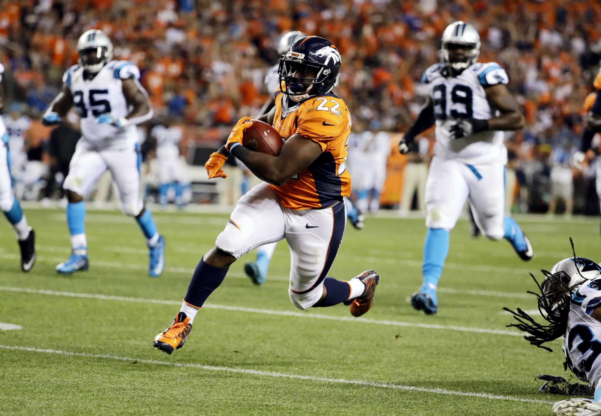 Defense's big plays key Broncos victory in season opener vs. Panthers