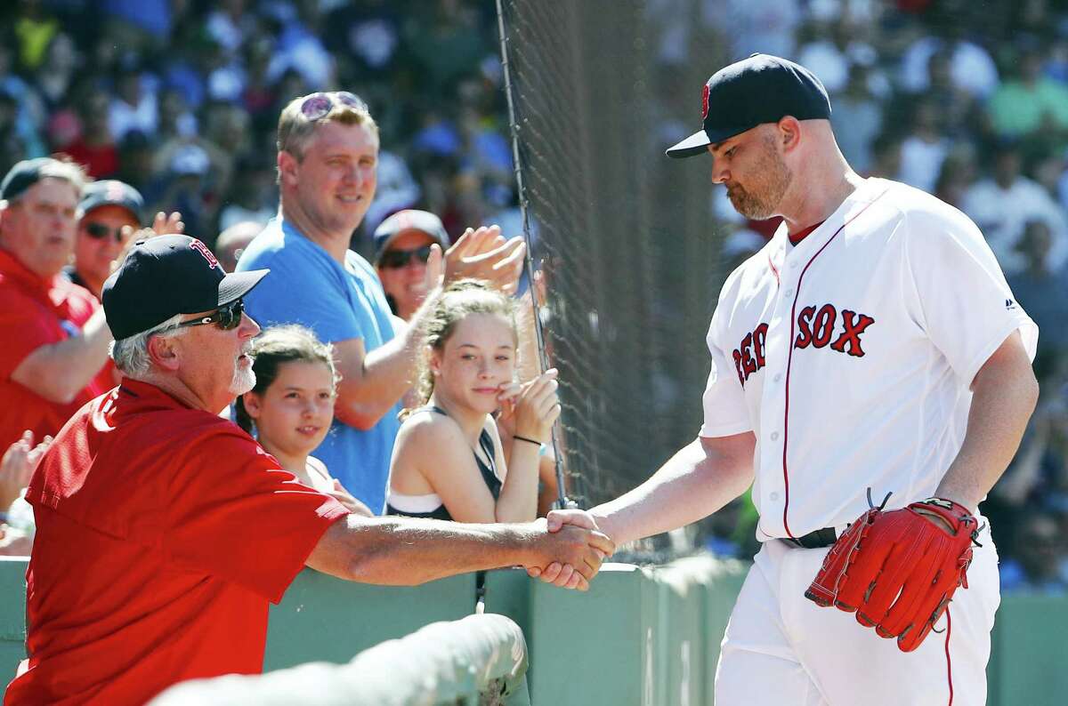 Red Sox starting pitcher Sean O’Sullivan is congratulated by pitching coach Carl Willis after leaving the game during the sixth inning Sunday.