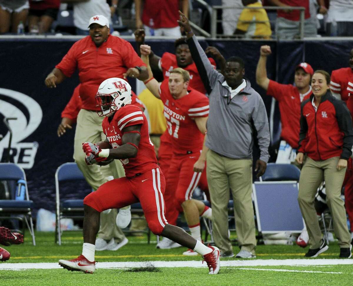 Houston cornerback Brandon Wilson (26) is cheered by the bench as he returns a missed field goal for a touchdown on Saturday.