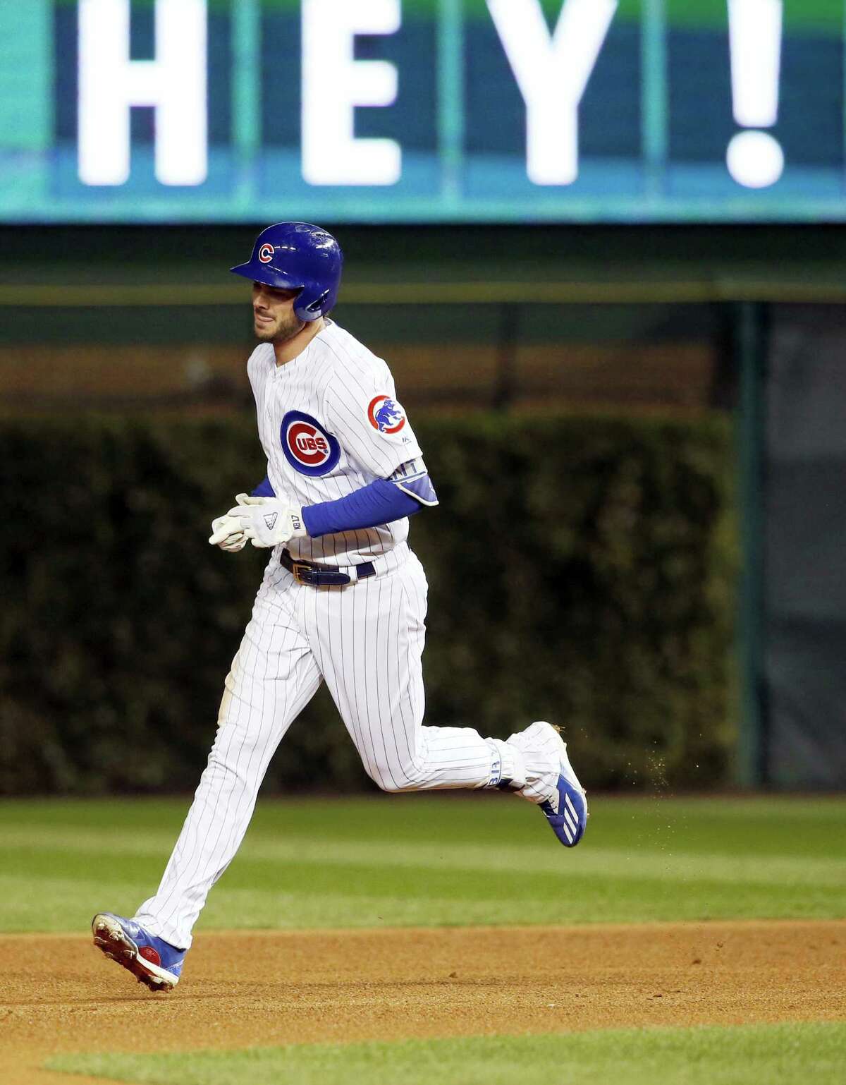 Cubs stay alive in World Series with 3-2 win in Game 5