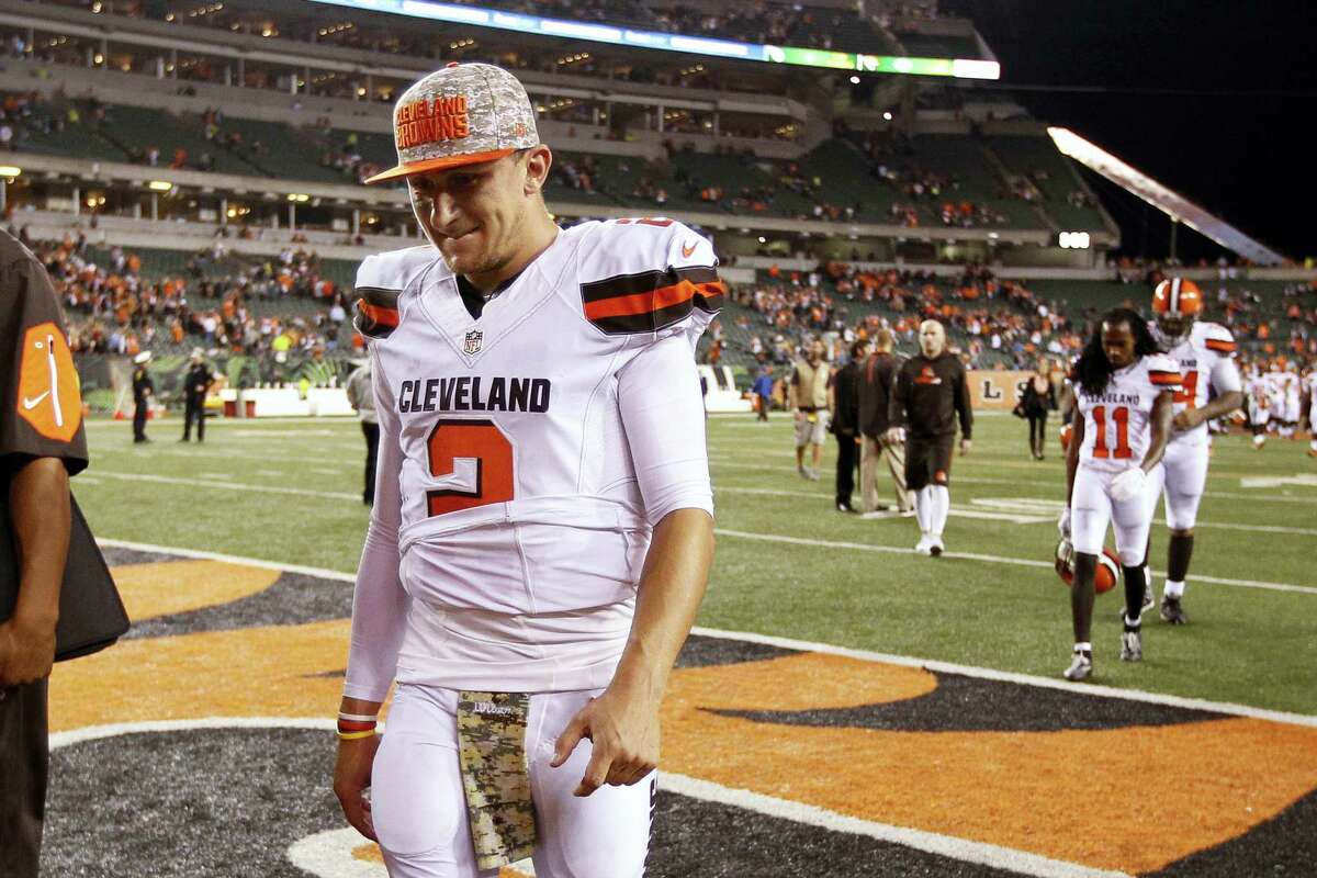 Johnny Manziel shows up late to team meeting