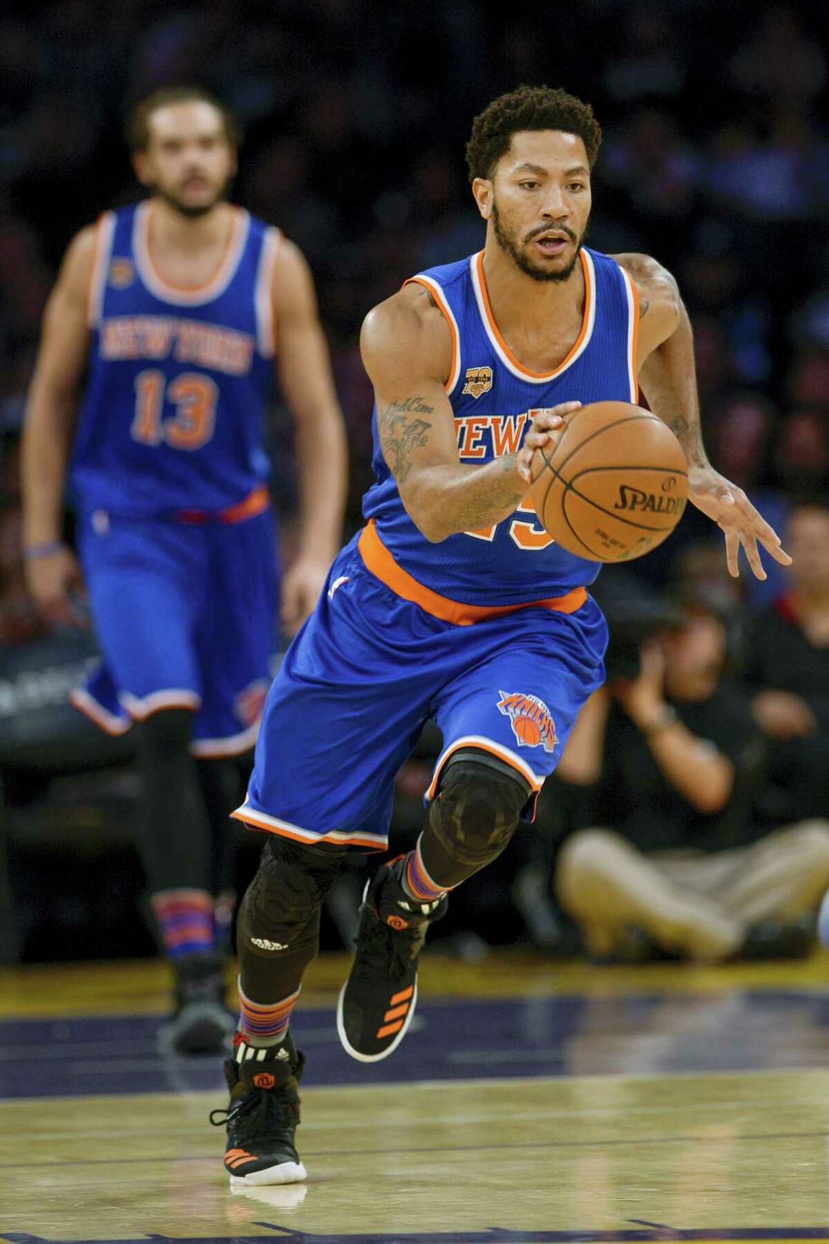 New York Knicks point guard Derrick Rose brings the ball up the court during the first half of an NBA basketball game against the Los Angeles Lakers on Sunday, Dec. 11, 2016 in Los Angeles.