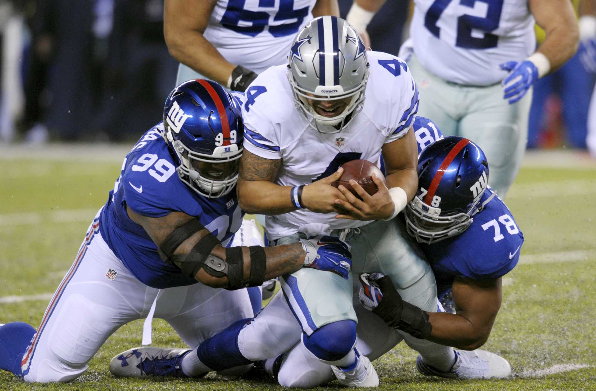 Giants snap Cowboys' 11-game winning streak 10-7