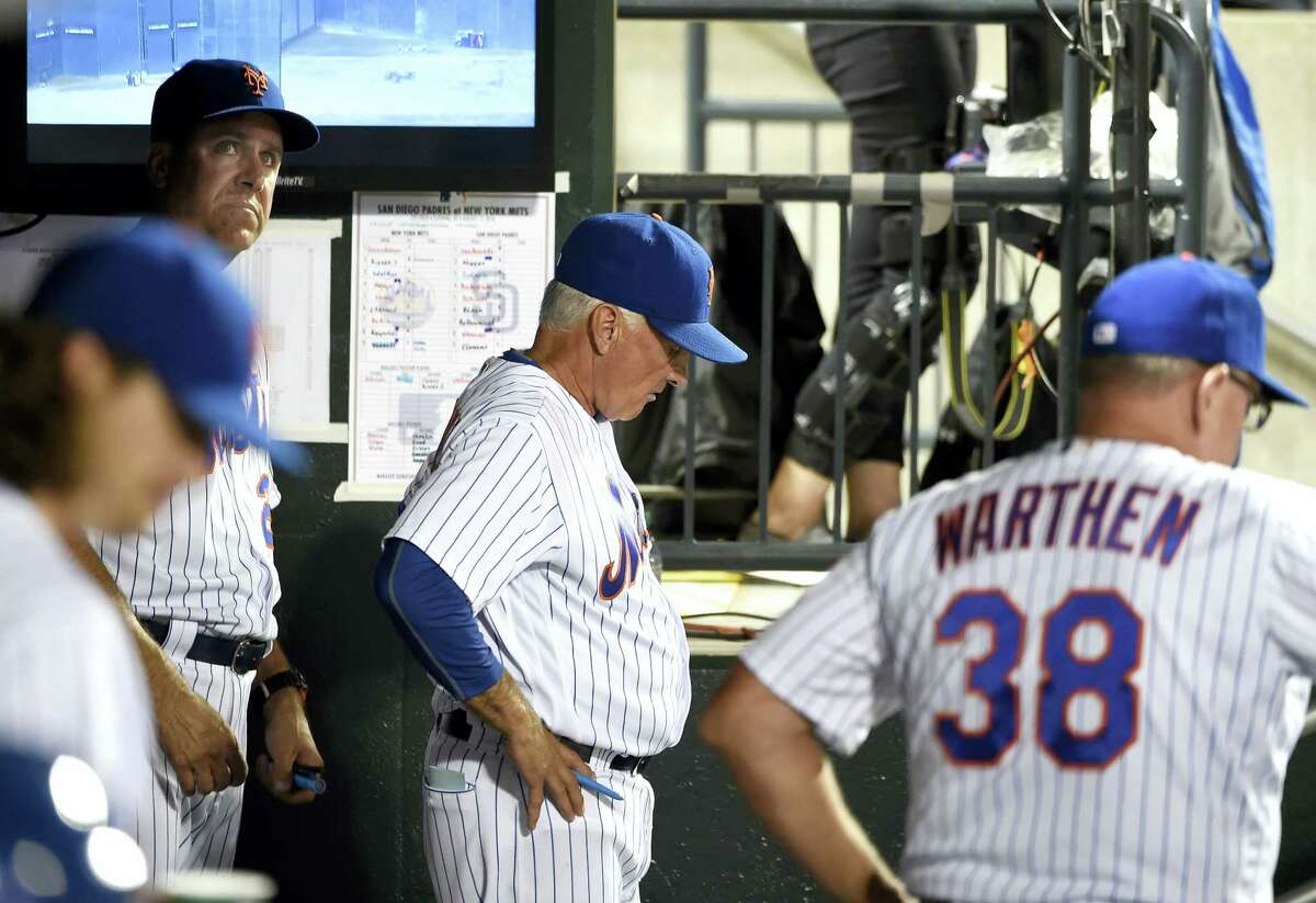 Mets manager Terry Collins, center, with bench coach Dick Scott, left, and pitching coach Dan Warthen (38) react in the dugout in the fifth inning on Friday.