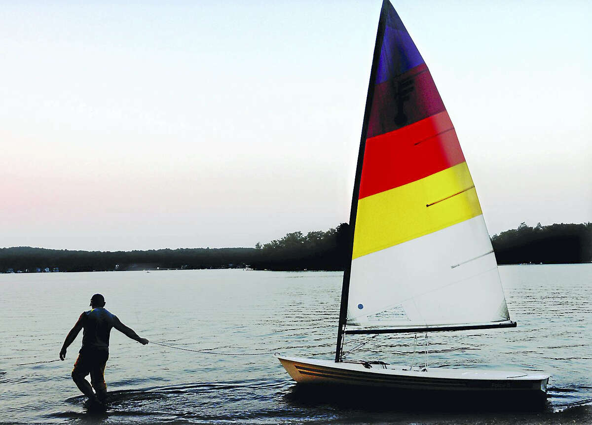 Lake Pocotopaug algae test results to determine swimming access