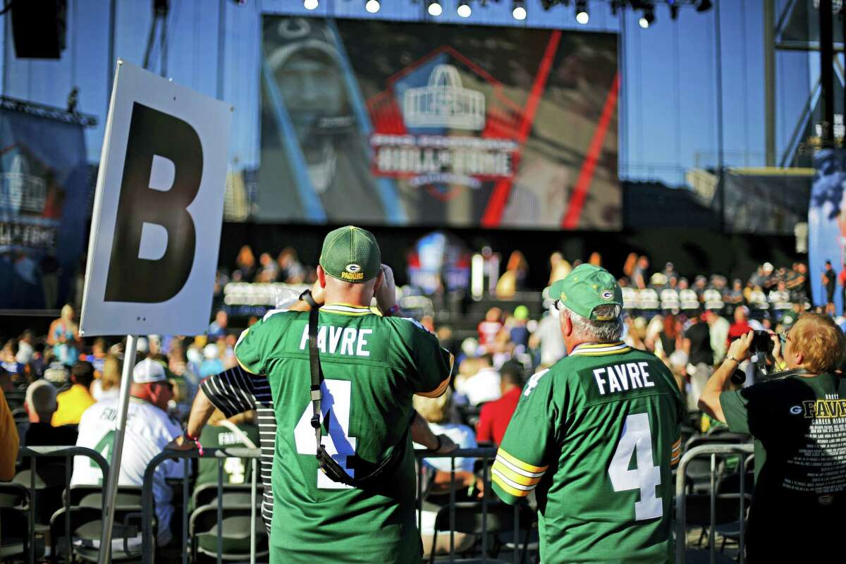 Seven stats that put Brett Favre in a class of his own