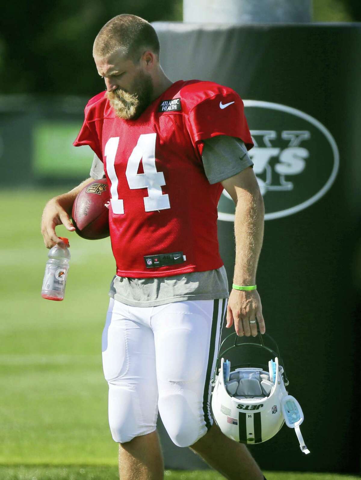 Jets QB Ryan Fitzpatrick called out for his out-of-control hair