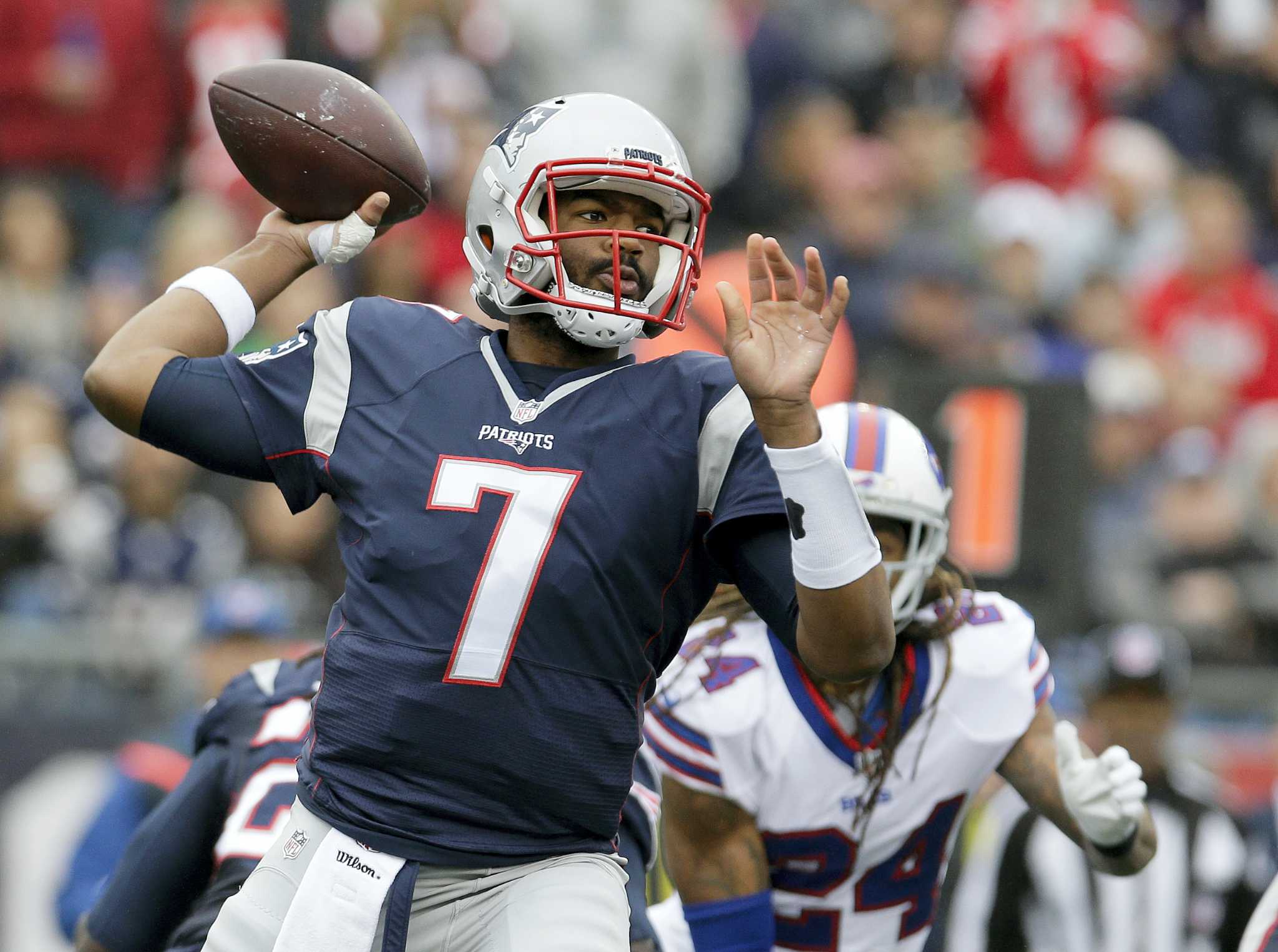 Patriots Notebook: QB Jones happy with his playmakers