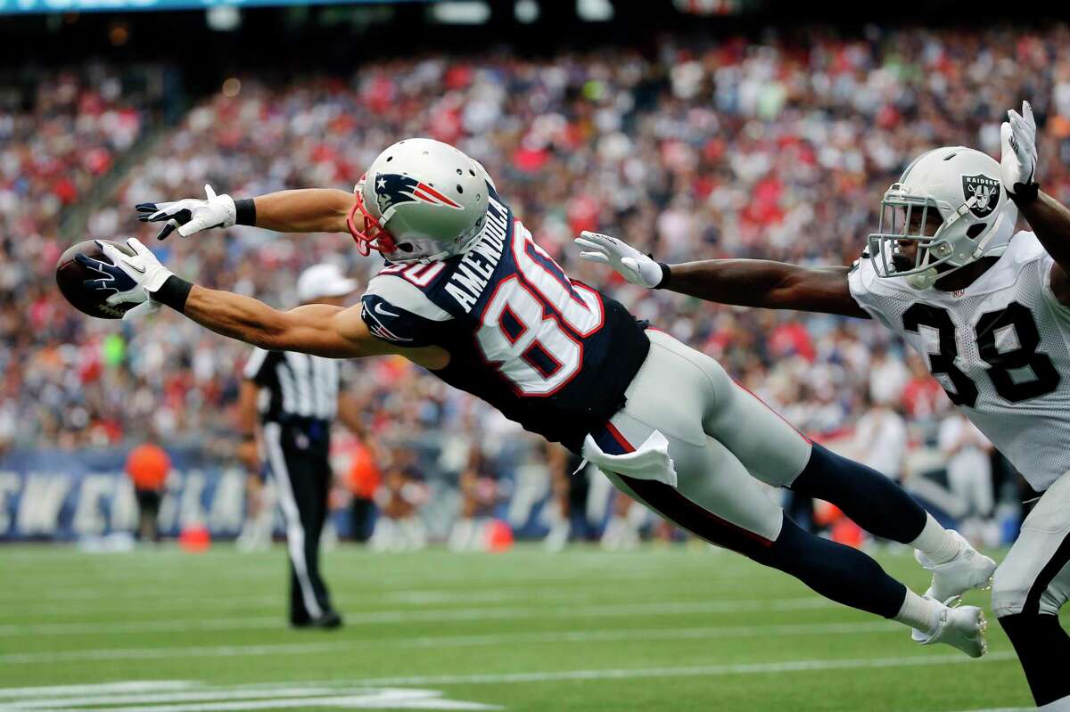New England Patriots wide receiver Danny Amendola (80) cannot catch a pass during Sunday’s game against the Raiders.