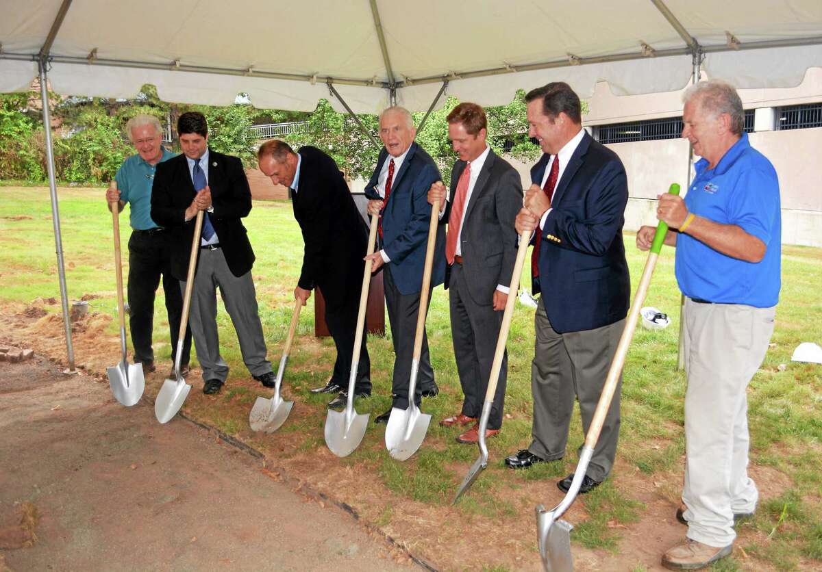 City breaks ground on sixstory apartment building, retail space in