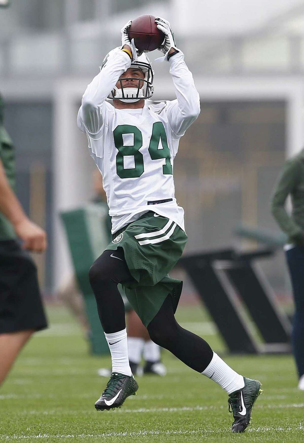 New York Jets rookie receiver Devin Smith makes a catch during Saturday’s practice in Florham Park, N.J.