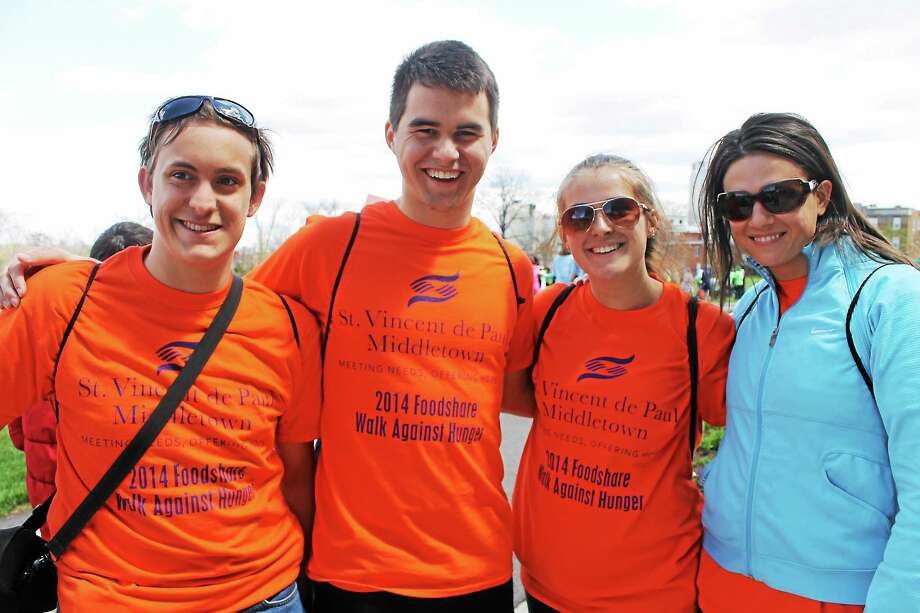 Middletown High Students Help Food Pantry During Foodshare Walk